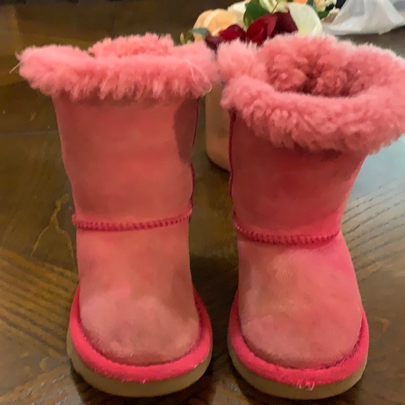 UGG BOOTIES 💗💗 - Picture 4 of 8